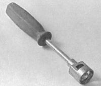 Инструмент для снятия чашек направляющих пружин тормозных башмаков